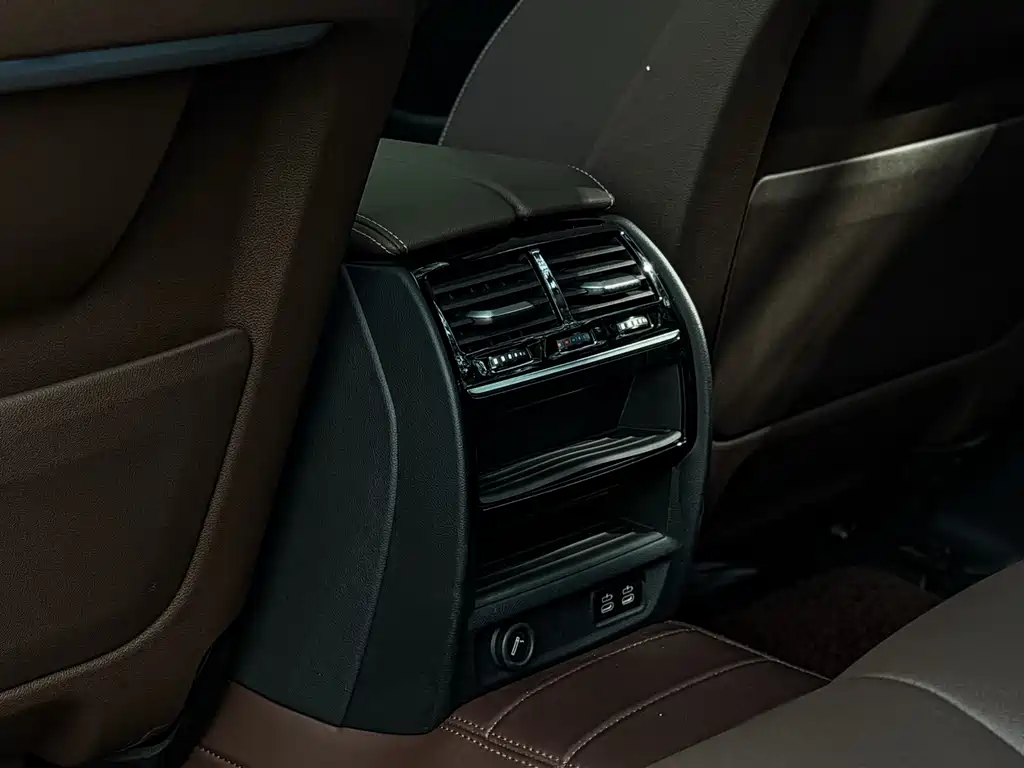 BMW 5 Series 2020 — фото 14