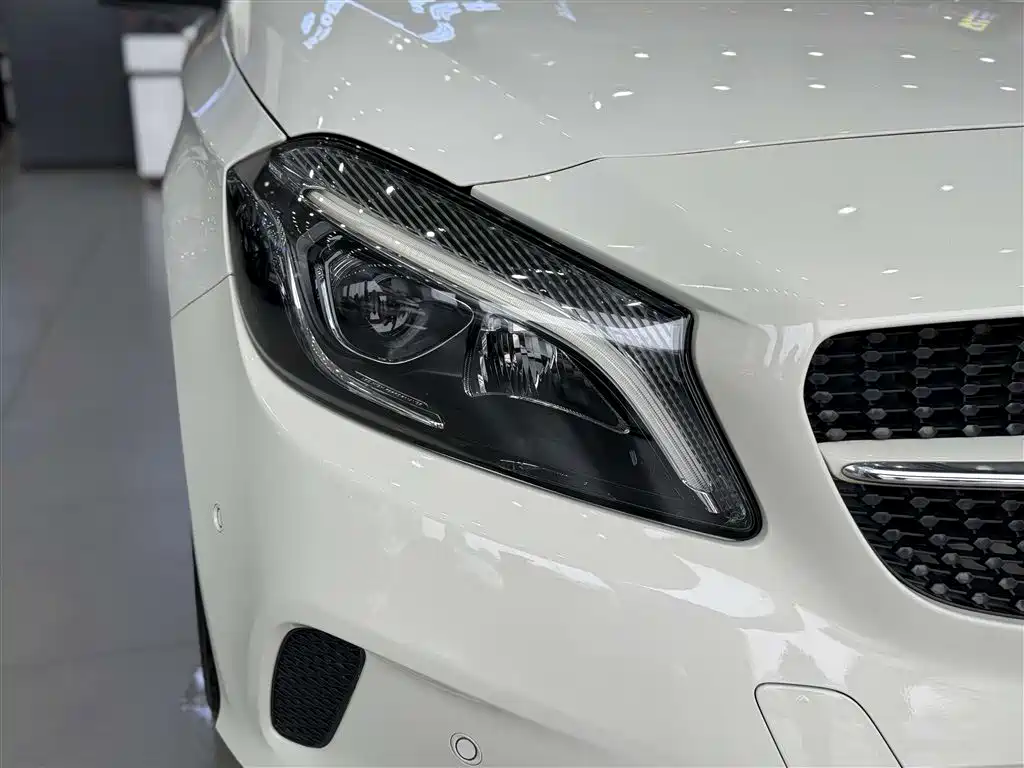 Mercedes-Benz A-Class 2018 — фото 14