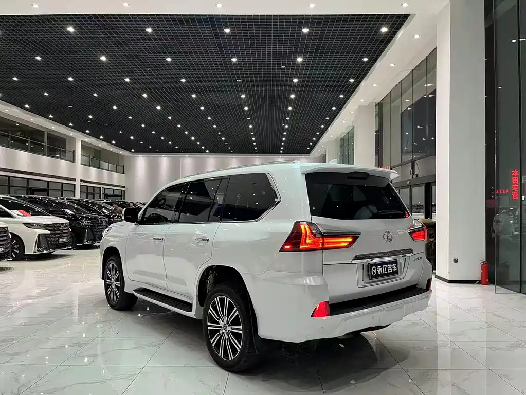 Lexus LX 2022 — фото 12