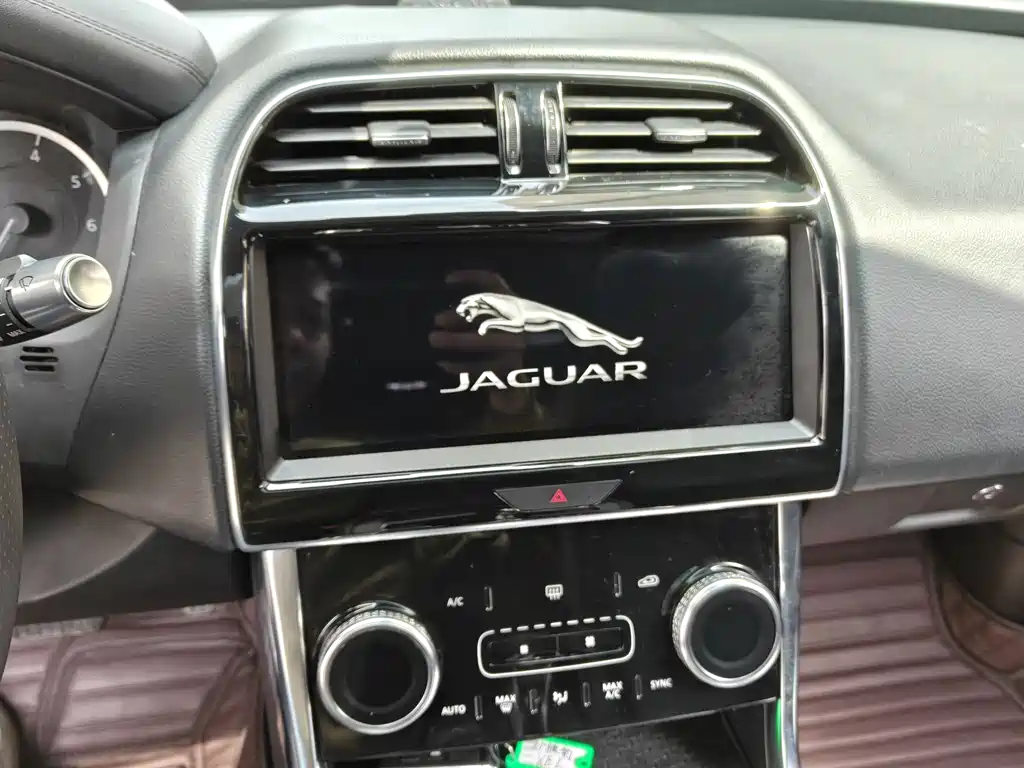 Jaguar XEL 2021 — фото 13