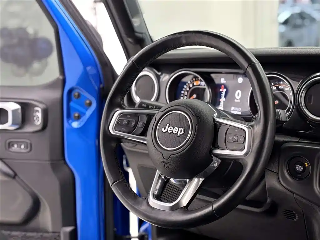 Jeep Wrangler 2023 — фото 15