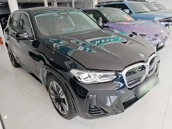 BMW iX3 2025