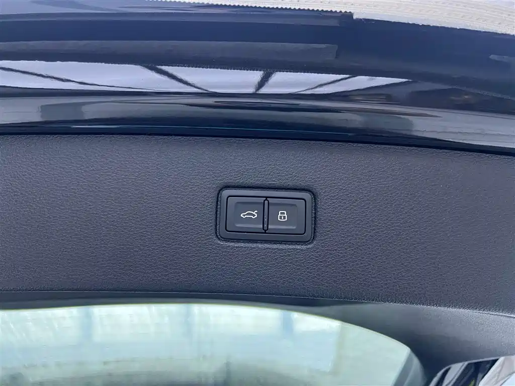 Audi Q7 — фото 30