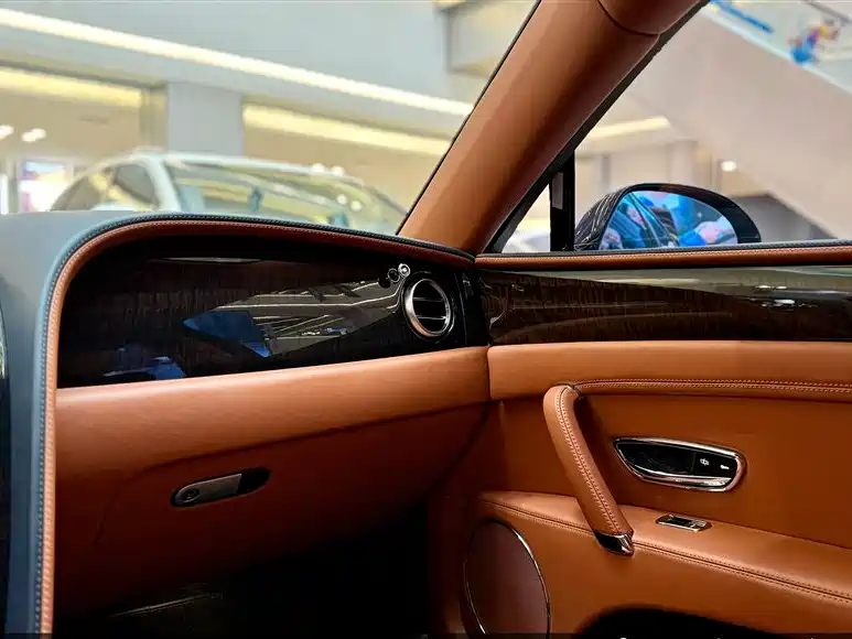 Bentley Flying Spur 2019 — фото 27