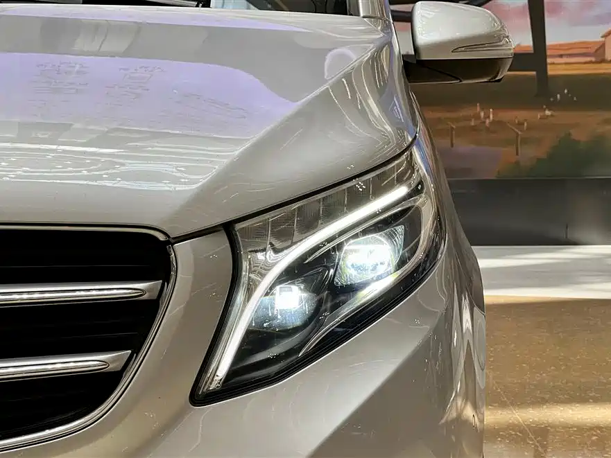 Mercedes-Benz V-Class 2020 — фото 14