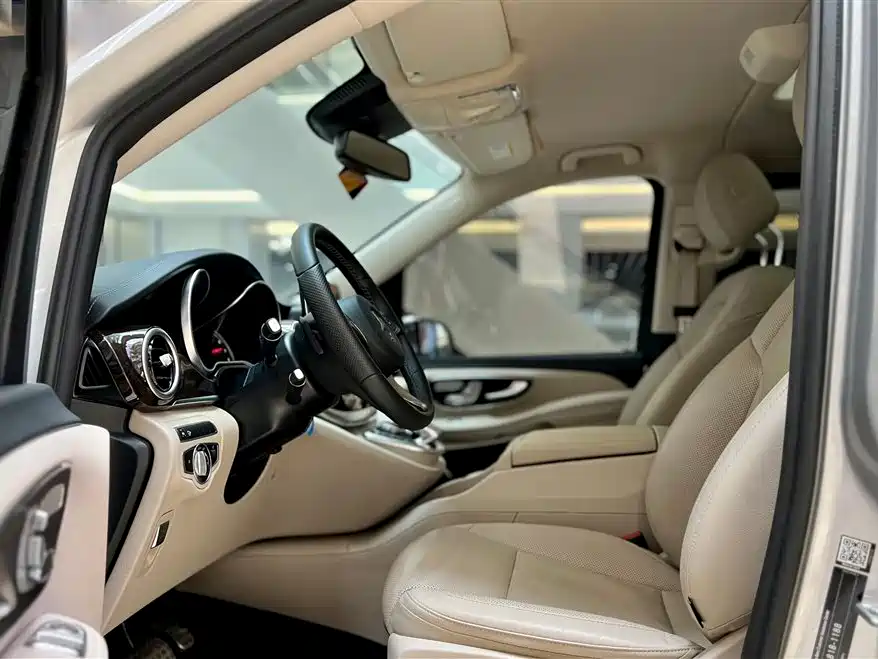 Mercedes-Benz V-Class 2020 — фото 26