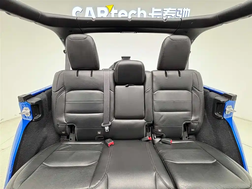 Jeep Wrangler 2023 — фото 20