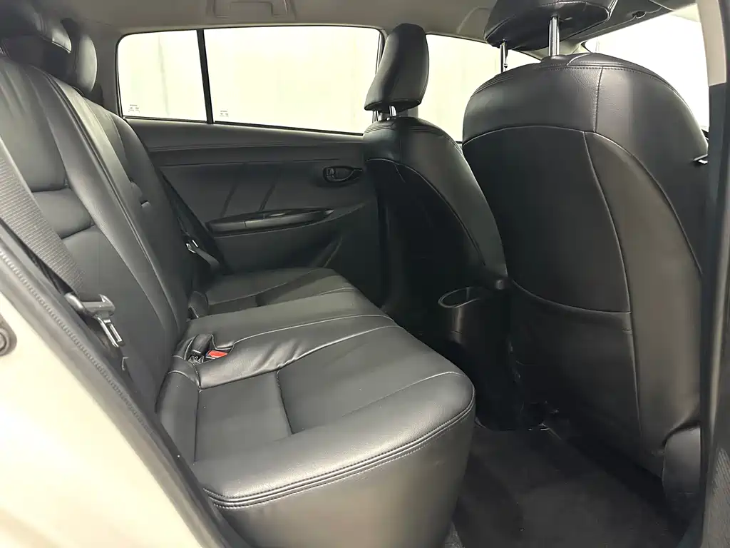 Toyota Yaris L 2022 — фото 11