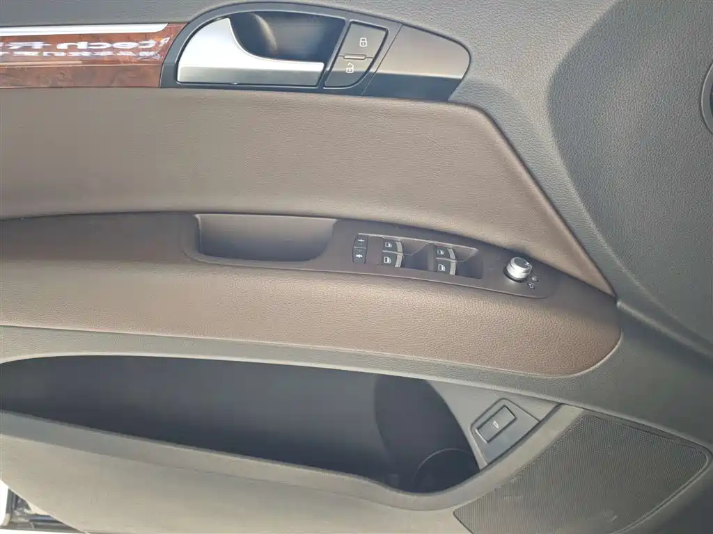Audi Q7 2015 — фото 24