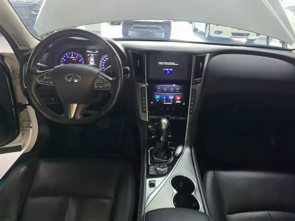 Infiniti Q50L 2017 — фото 10