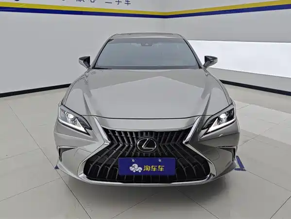 Lexus ES 2022