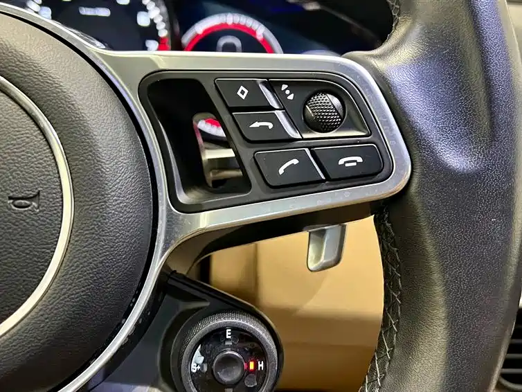 Porsche Cayenne Hybrid 2020 — фото 8