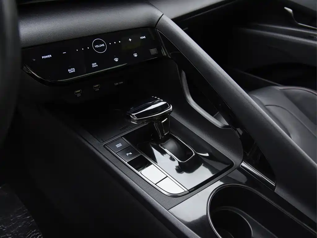 Hyundai Elantra 2023 — фото 15