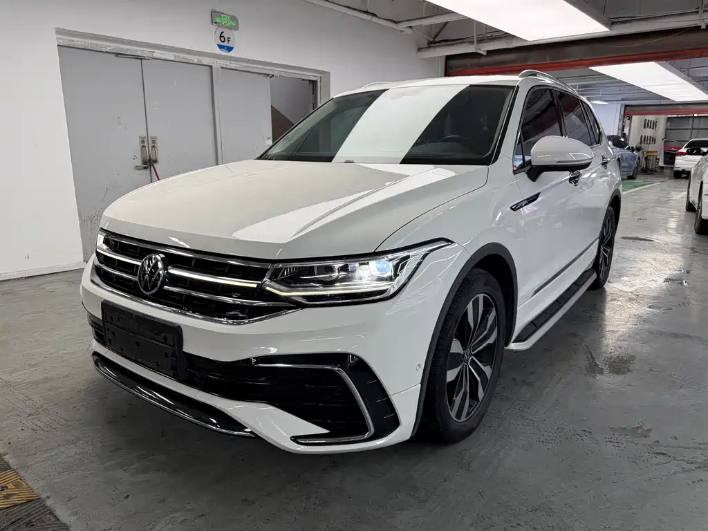 Volkswagen Tiguan L 2022 — фото 1