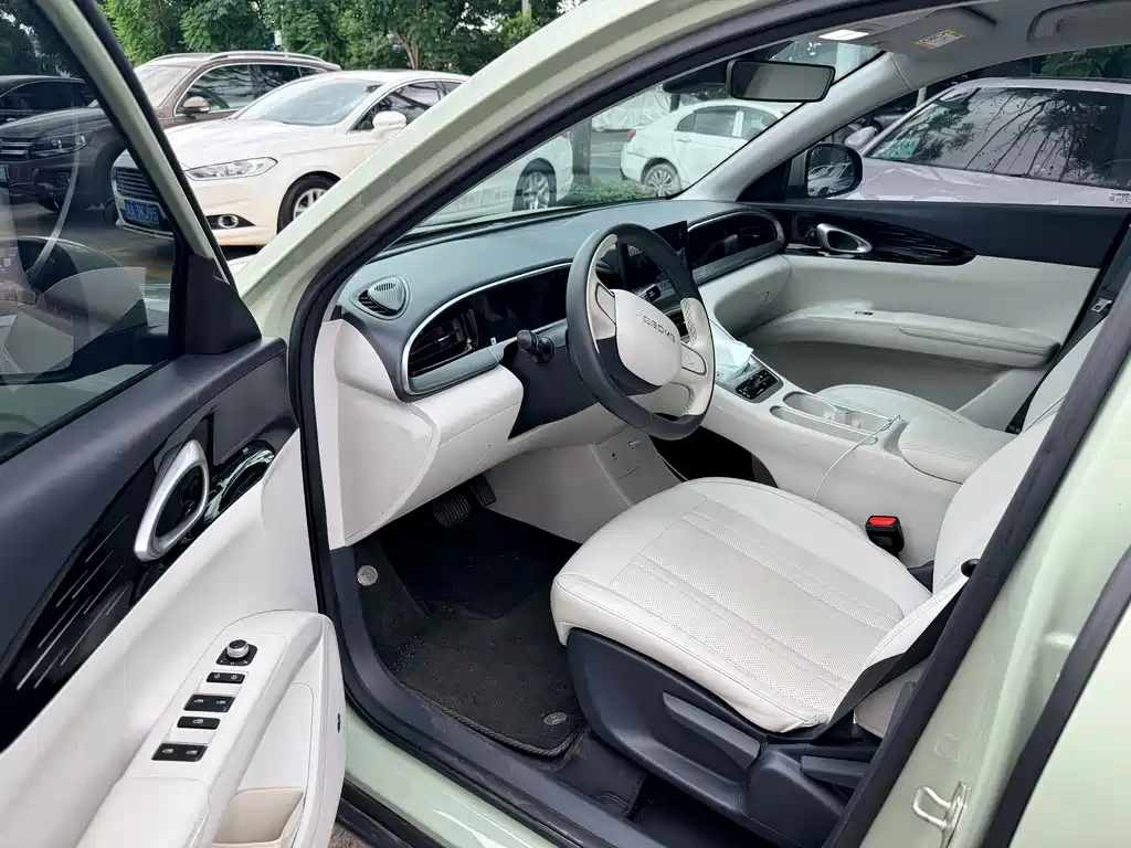 Geely Galaxy Starwish 2025 — фото 6