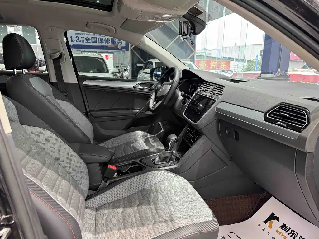 Volkswagen Tiguan X 2021 — фото 11