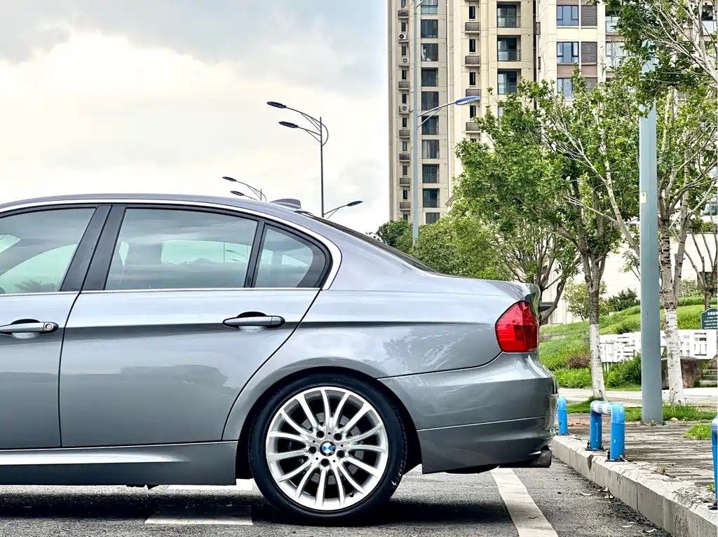 BMW 3 Series 2009 — фото 9