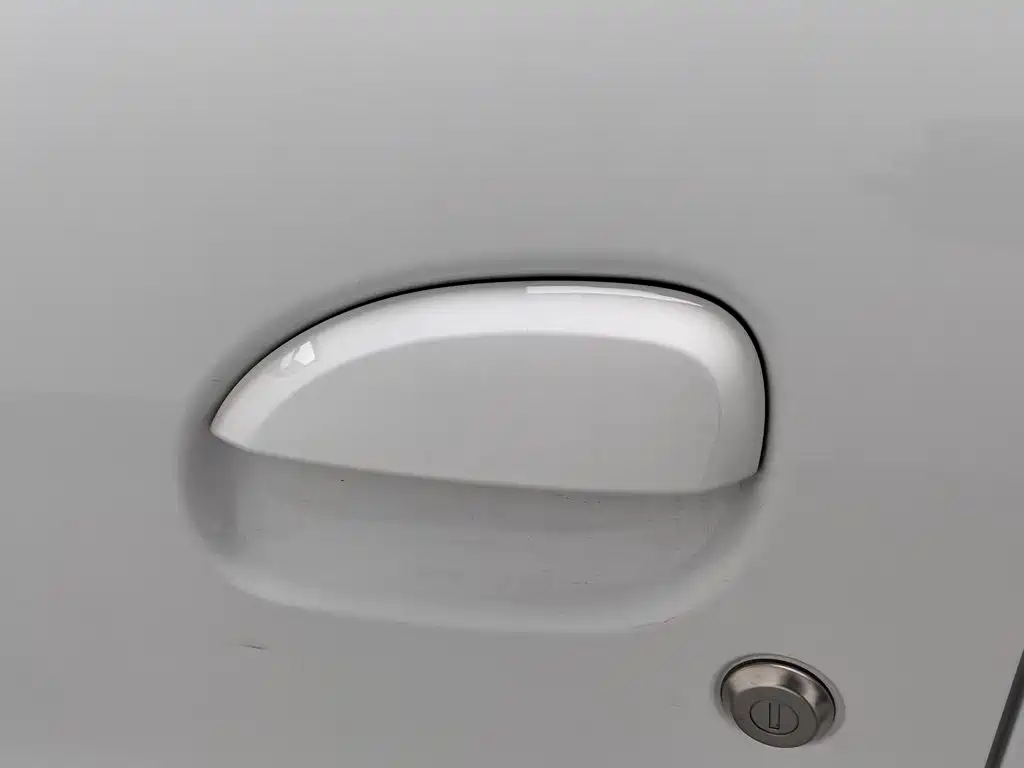 Renault Eno 2019 — фото 18