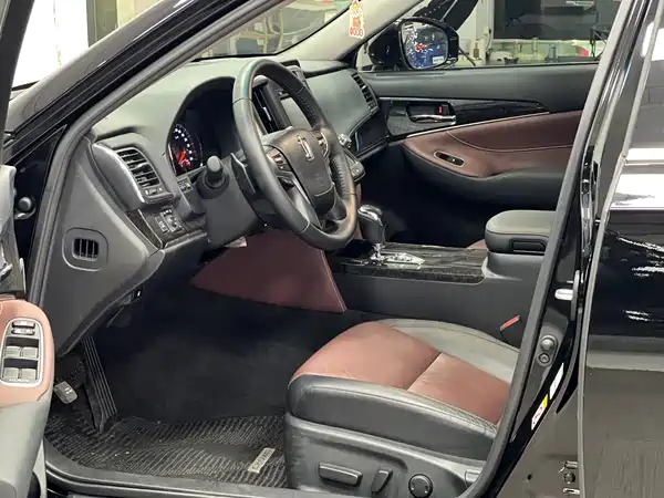 Toyota Crown 2018