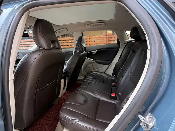 Volvo V40 2013