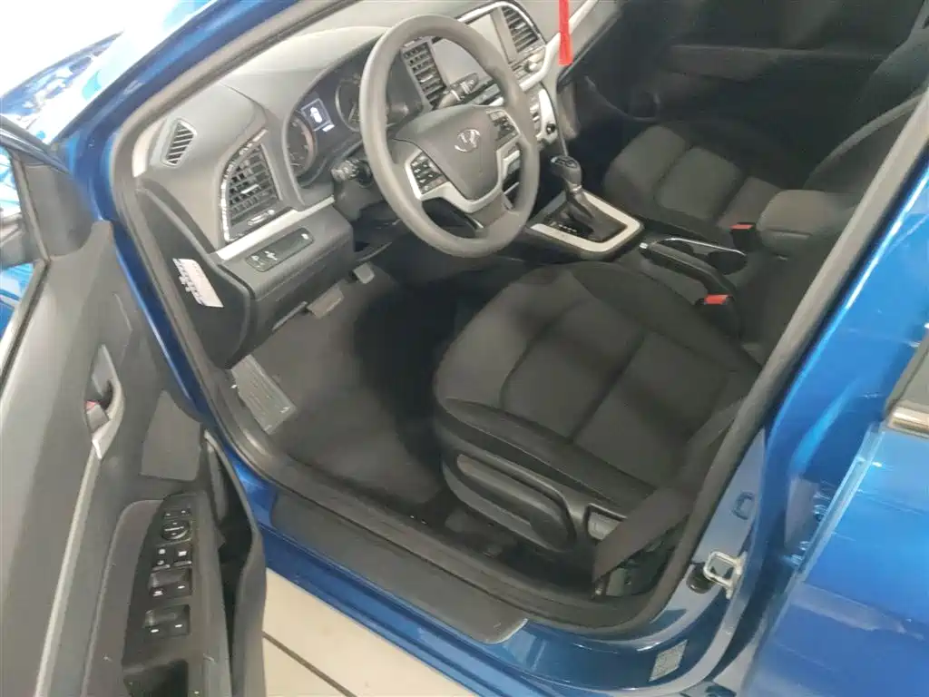 Hyundai Elantra 2016 — фото 16