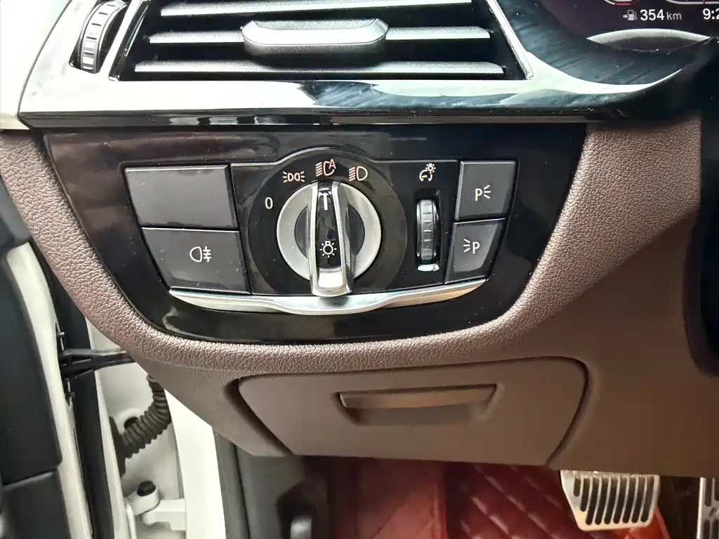 BMW 5 Series 2020 — фото 18