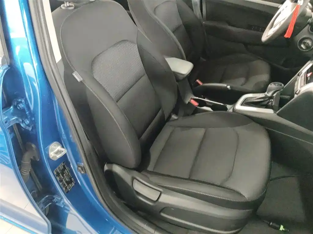 Hyundai Elantra 2016 — фото 24