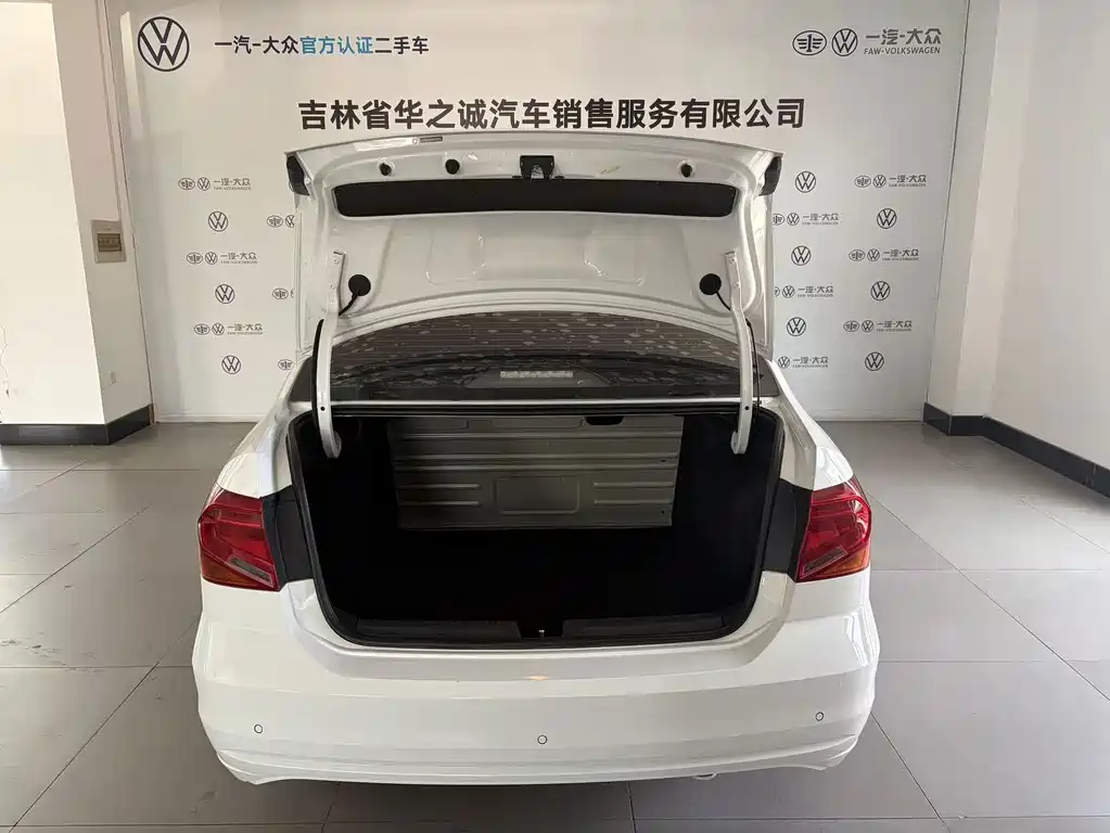 Volkswagen Jetta 2018 — фото 10