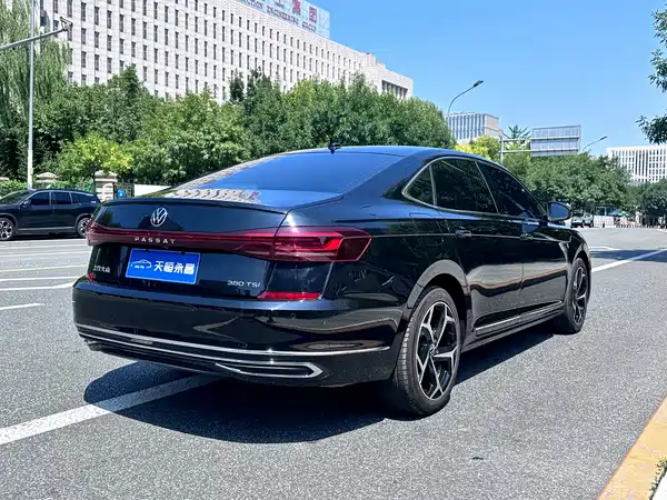 Volkswagen Passat 2025