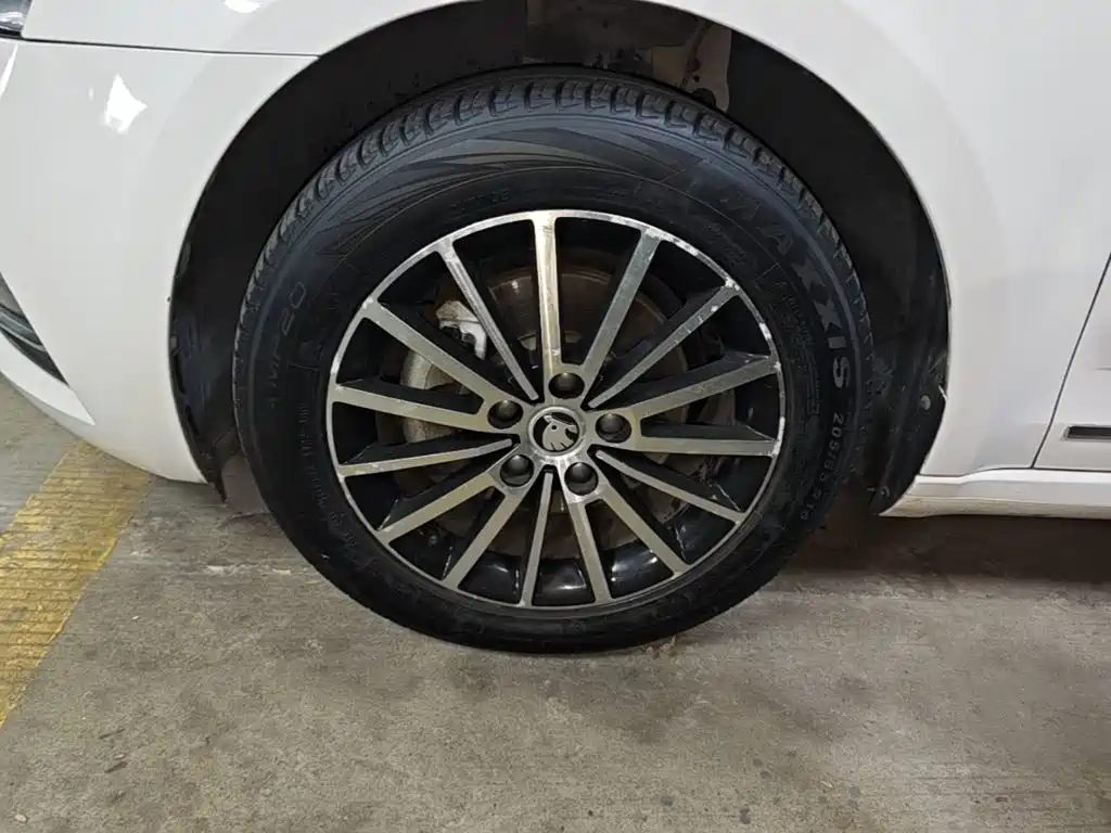 Skoda Octavia 2020 — фото 23