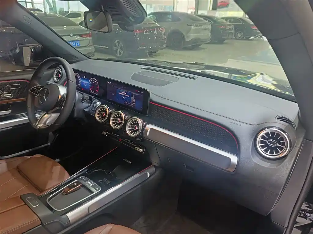 Mercedes-Benz GLB 2024