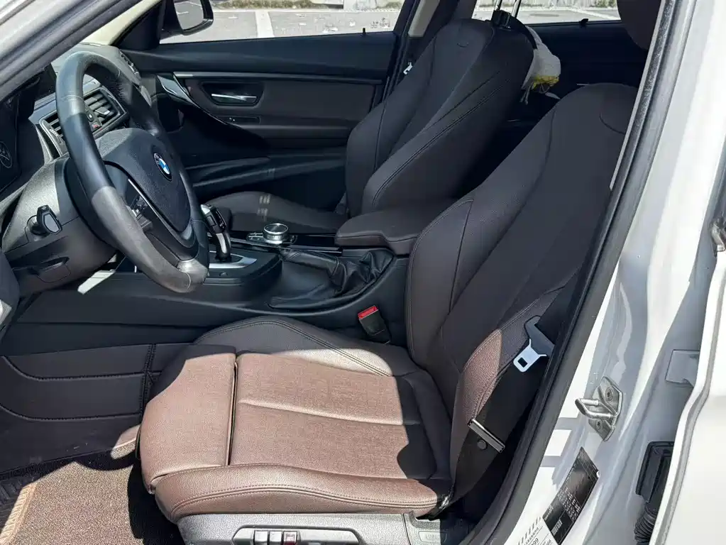 BMW 3 Series 2019 — фото 11