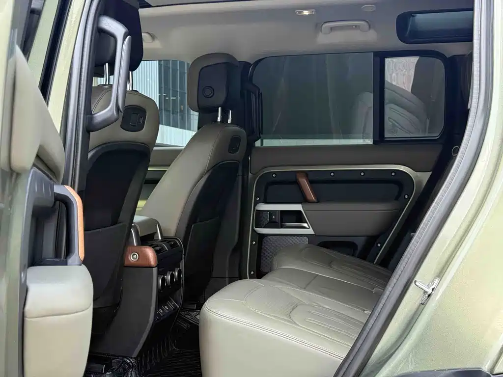 Land Rover Defender 2021 — фото 14