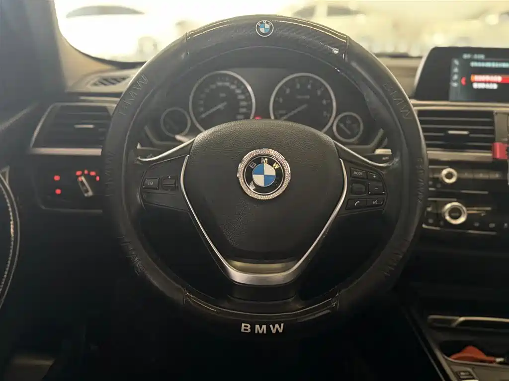 BMW 3 Series 2018 — фото 13