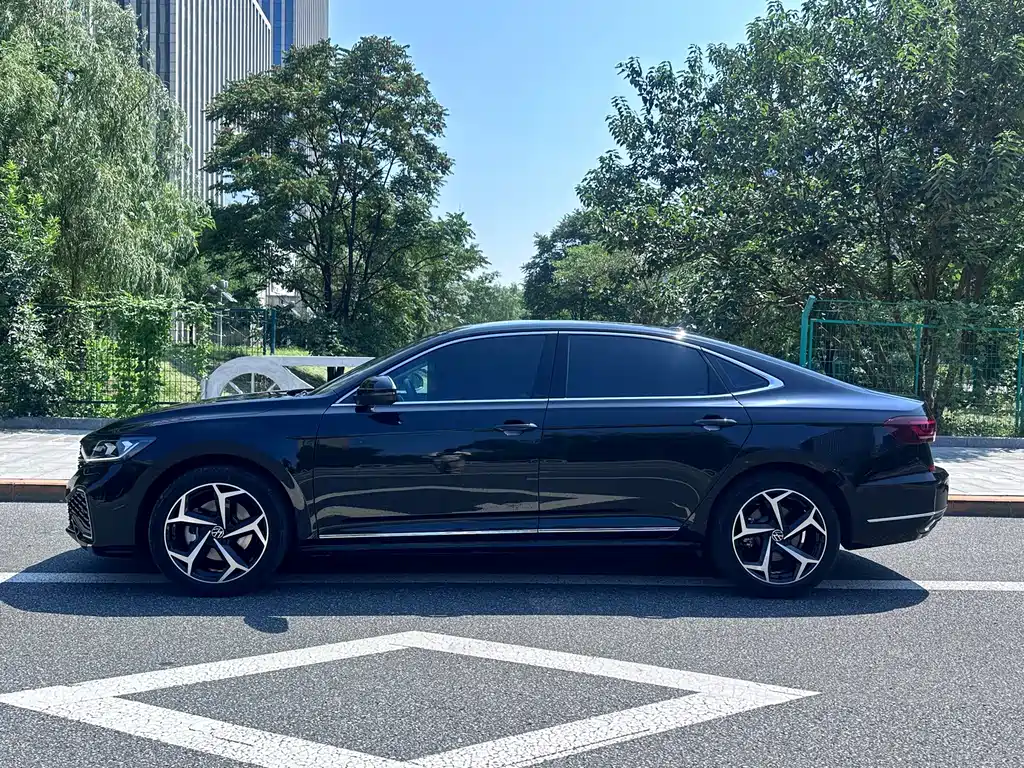 Volkswagen Passat 2025