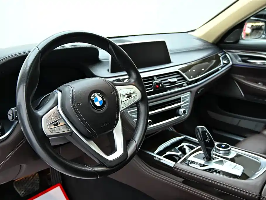 BMW 7 Series 2021 — фото 16