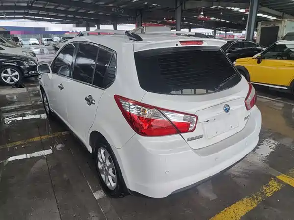 Venucia R50 2016