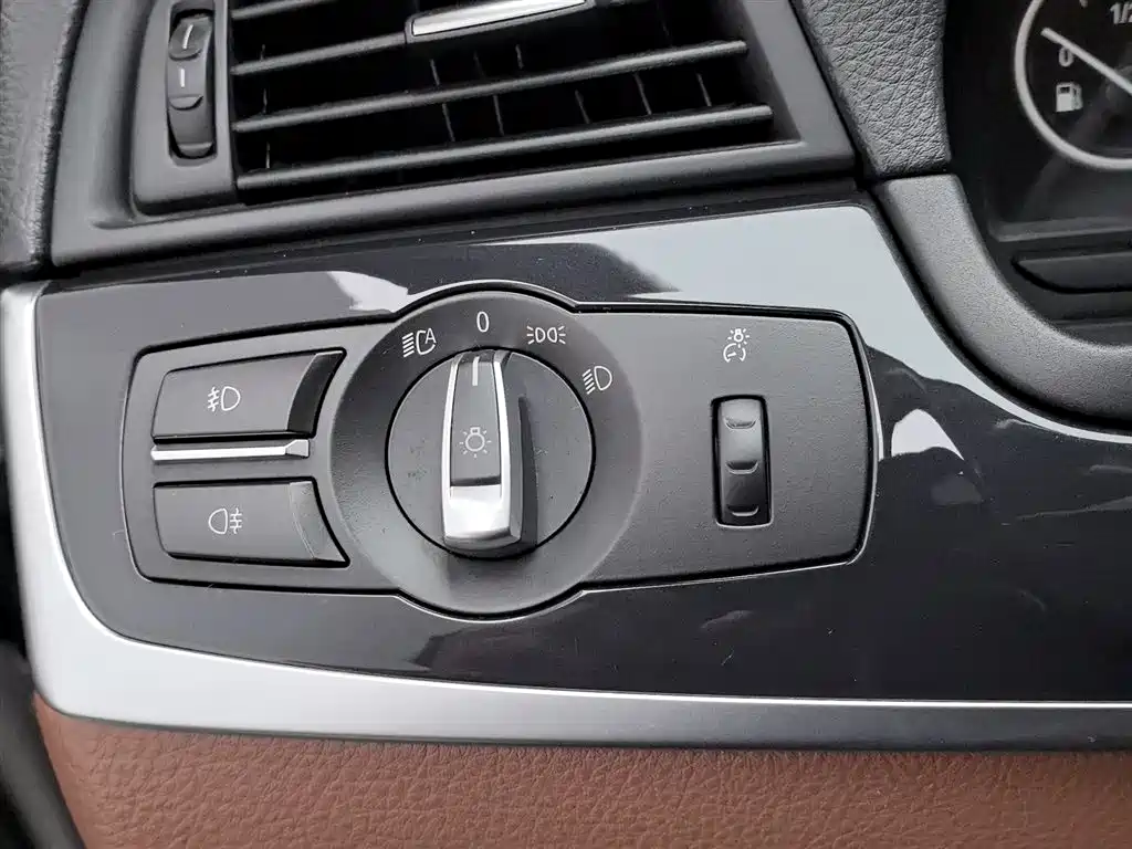 BMW 5 Series 2016 — фото 21