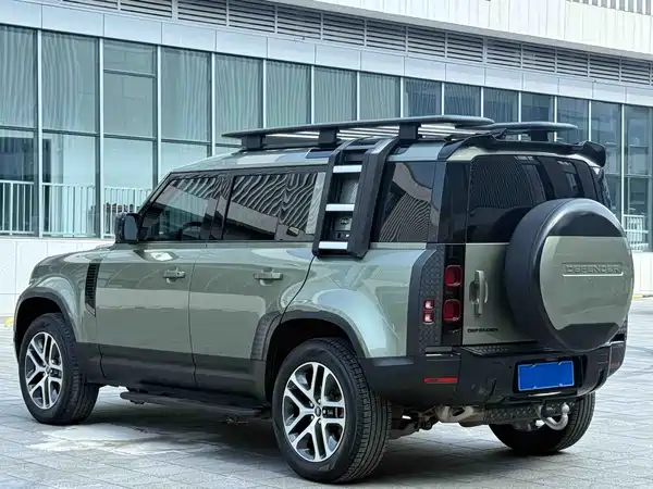 Land Rover Defender 2021