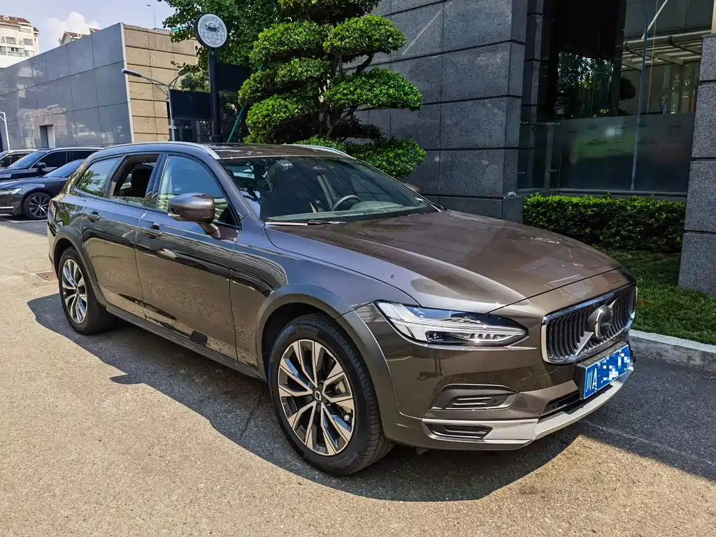 Volvo V90 2023 — фото 1