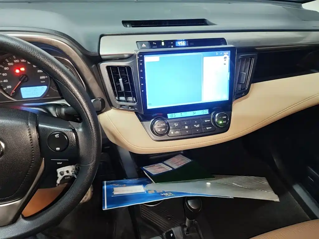 Toyota RAV4 2015 — фото 13