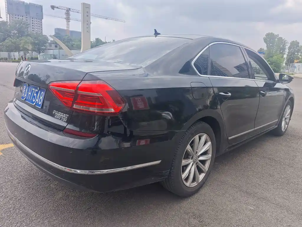 Volkswagen Passat 2017 — фото 12