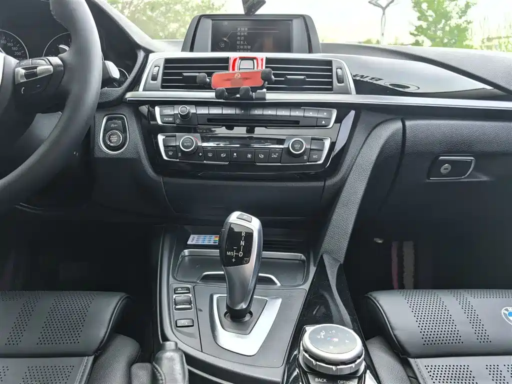 BMW 3 Series 2017 — фото 16