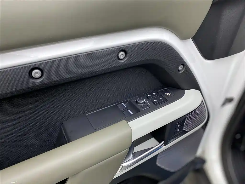 Land Rover Defender 2022 — фото 21