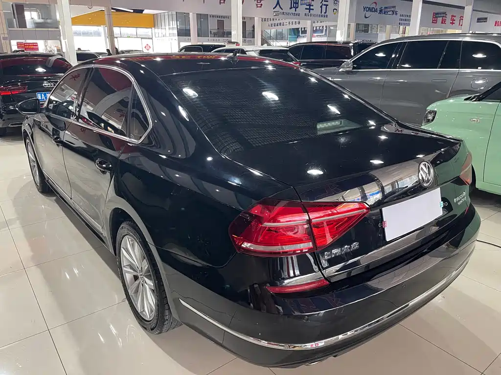 Volkswagen Passat 2018 — фото 6