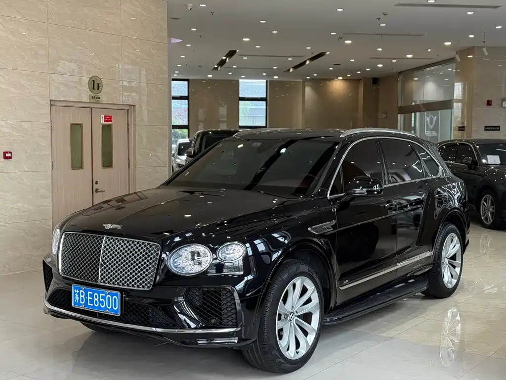 Bentley Bentayga 2021 — фото 1