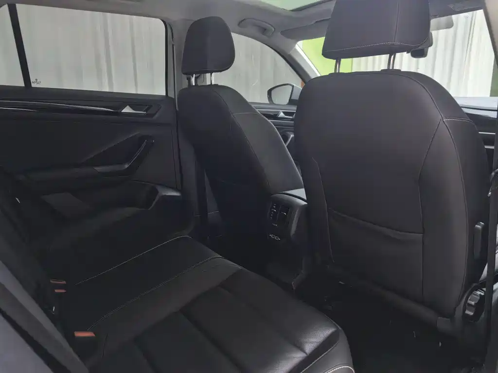 Volkswagen T-Roc 2022 — фото 13