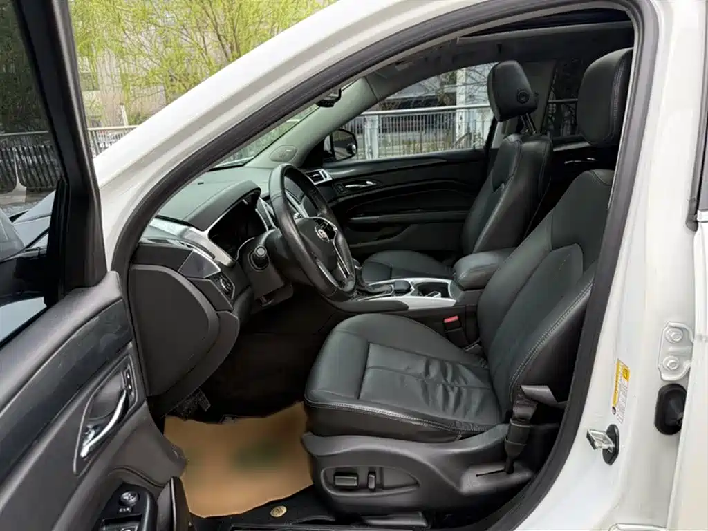 Cadillac SRX 2016 — фото 18