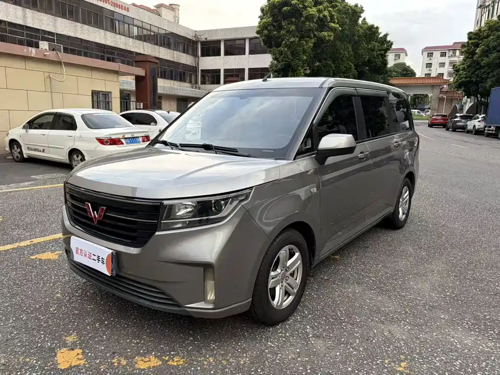 Wuling Hongguang PLUS 2019 — фото 1