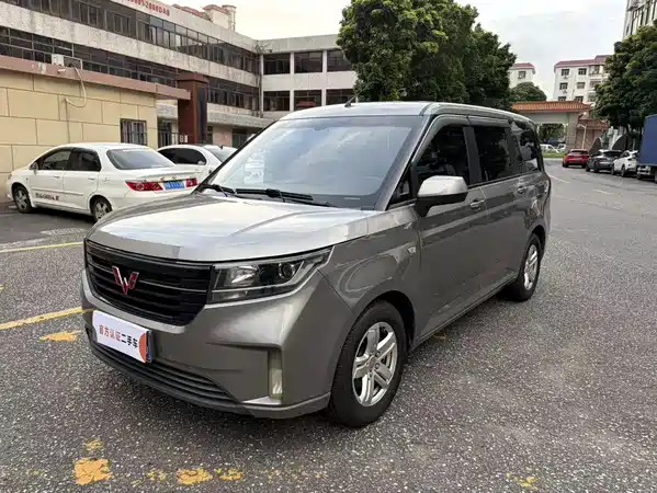 Wuling Hongguang PLUS 2019